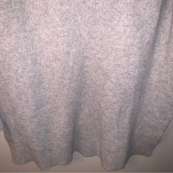 Splendid 100% Cashmere Grey V-neck Sweater XS - Picture 7 of 7